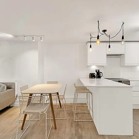 City Relay Urban Charm Chelsea Apartment